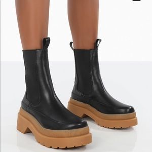NWOT chunky sole Chelsea boots